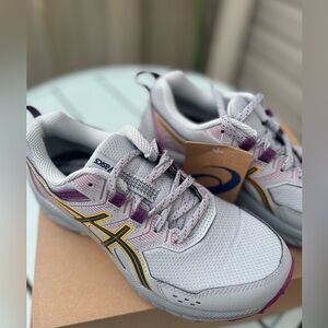 New with tags sneakers